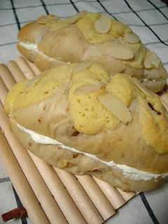 ふんわり胡桃パンのミルククリームサンドღ-レシピのメイン写真