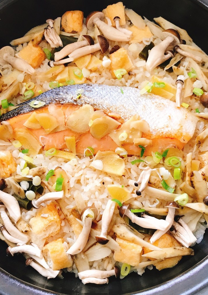 【土鍋で 鮭ともち麦の炊き込みご飯】-レシピのメイン写真
