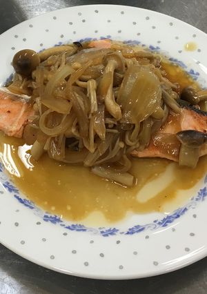 サケのソテー　キノコソースがけ-レシピのメイン写真