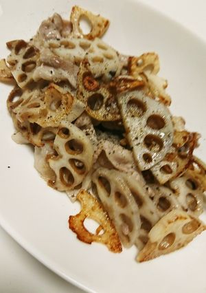 簡単カリカリ豚肉と蓮根のペペロンチーノ-レシピのメイン写真
