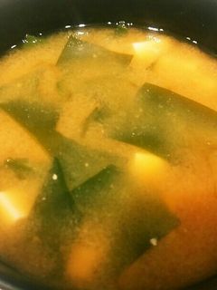 定番 豆腐とワカメの味噌汁(合わせ味噌)-レシピのメイン写真