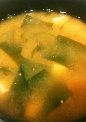 定番　豆腐とワカメの味噌汁(合わせ味噌)-レシピのメイン写真