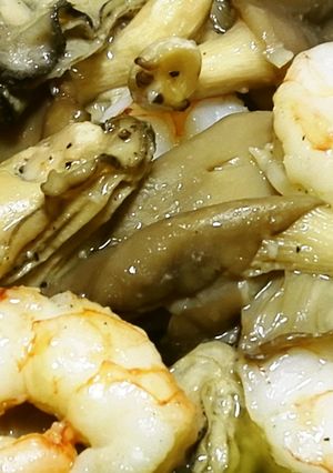 アヒージョは牡蠣とエビとキノコのコラボ-レシピのメイン写真