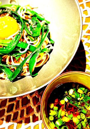ランチに！ラー油入り麺つゆで絶品ニラ蕎麦-レシピのメイン写真