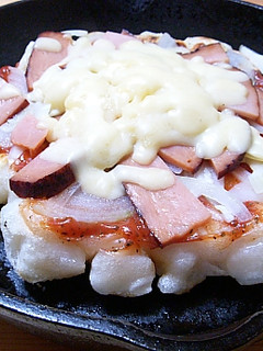 スキレットで焼く!もちピザ-レシピのメイン写真