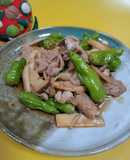 ししとうと豚肉のオイスター炒め　