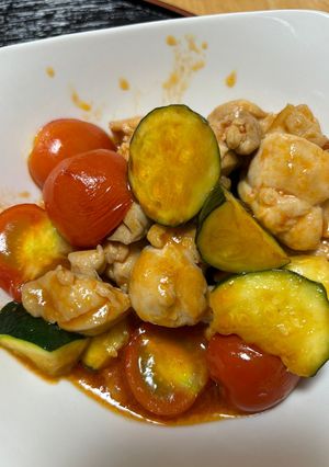 ズッキーニと鶏もも肉のトマト炒め-レシピのメイン写真