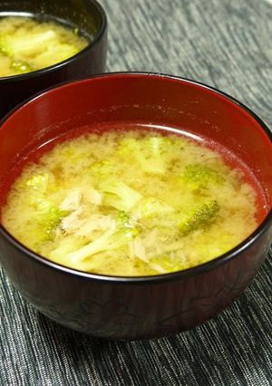 簡単！ブロッコリーとツナのお味噌汁-レシピのメイン写真