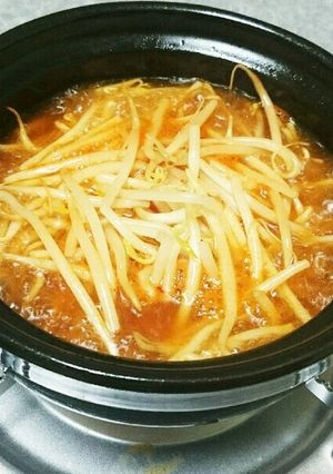 単身赴任の豚キムチモヤシ鍋-レシピのメイン写真