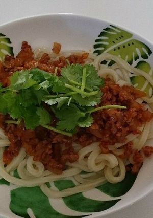 甘辛肉味噌うどんパクチー乗せ-レシピのメイン写真