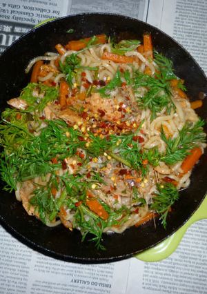 葉付き人参サーモン･オイル炒め焼きうどん-レシピのメイン写真