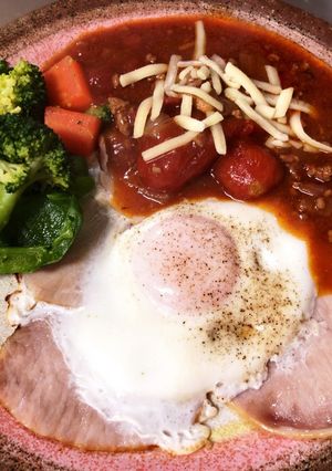 ハムエッグのトマトソースがけ-レシピのメイン写真