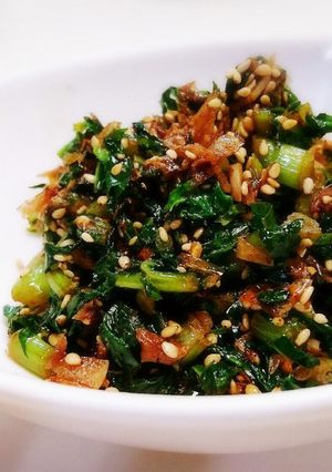 ご飯に【大根の葉のにんにくマヨ振り掛け】-レシピのメイン写真