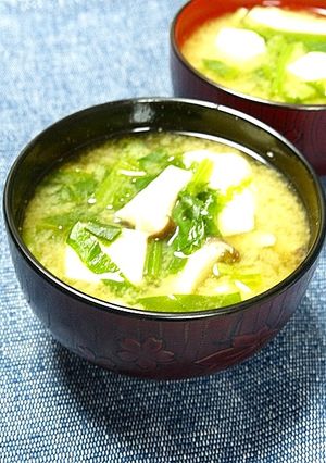高血圧予防！エリンギほうれん草のお味噌汁-レシピのメイン写真