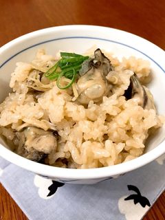 炊飯器にお任せ!牡蠣の炊き込みご飯-レシピのメイン写真