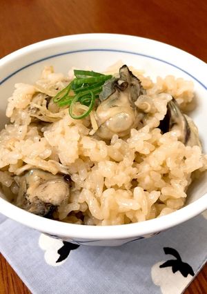 炊飯器にお任せ!牡蠣の炊き込みご飯-レシピのメイン写真