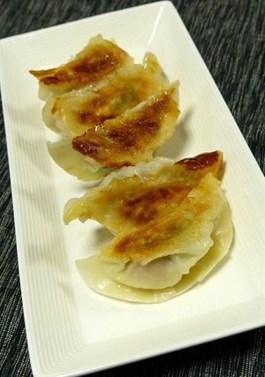 簡単！羽根つき餃子☆煮白菜でジューシー-レシピのメイン写真