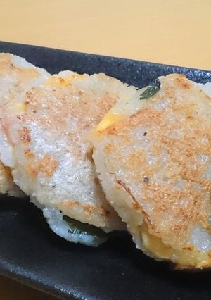 ハムチー挟んだ簡単れんこん餅！-レシピのメイン写真