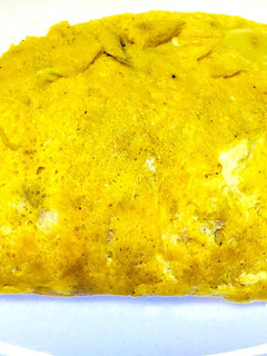 簡単な朝食ツナとチーズ入りオムレツ-レシピのメイン写真