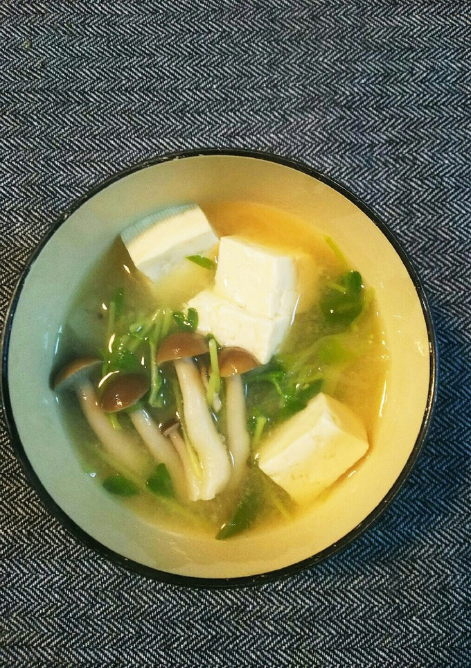 豆苗と長ネギときのこの味噌汁-レシピのメイン写真