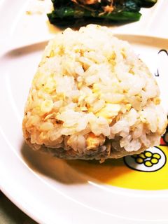 遠足、お弁当に簡単美味しい鮭ゴマおにぎり-レシピのメイン写真