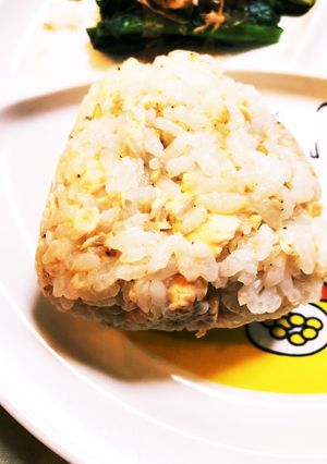 遠足、お弁当に簡単美味しい鮭ゴマおにぎり-レシピのメイン写真