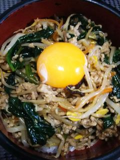 炒めるだけ!!手抜き ビビンバ丼-レシピのメイン写真