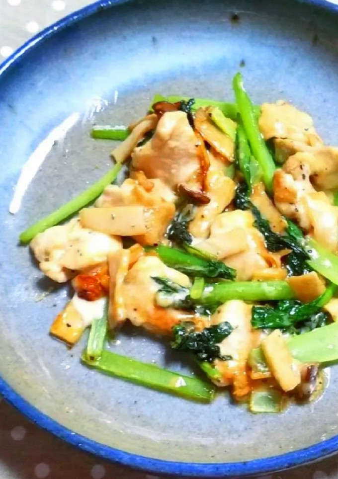 ほうれん草と鶏モモ肉のチーズ炒め-レシピのメイン写真