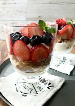砂糖不使用！あま酒で作るいちごパフェ-レシピのメイン写真