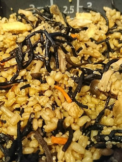 餅麦キヌアで♥️白米抜きの炊き込みごはん-レシピのメイン写真