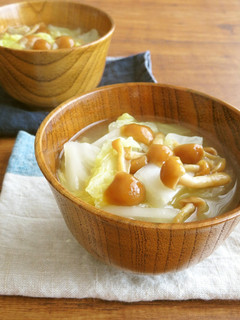 野菜たっぷり具沢山☆白菜となめこのみそ汁-レシピのメイン写真