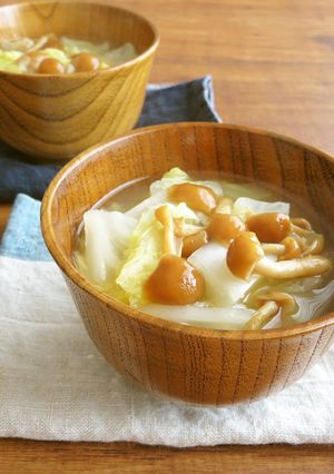 野菜たっぷり具沢山☆白菜となめこのみそ汁-レシピのメイン写真