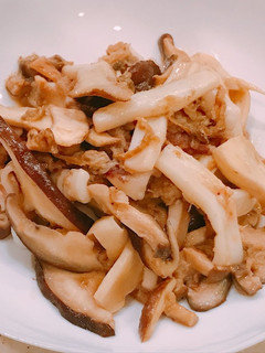 イカとホタテとキノコ、にんにくバター炒め-レシピのメイン写真