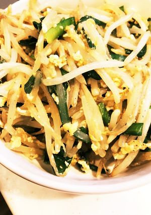簡単節約！もやしとにらと卵だけで炒め物-レシピのメイン写真