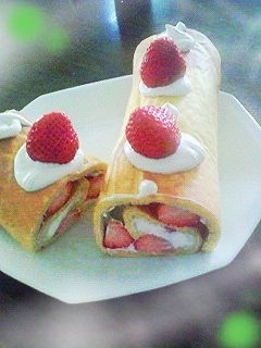 赤い幸せ♪苺のロールケーキ-レシピのメイン写真