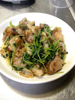 鶏モモと豆苗のササッと炒め-レシピのメイン写真