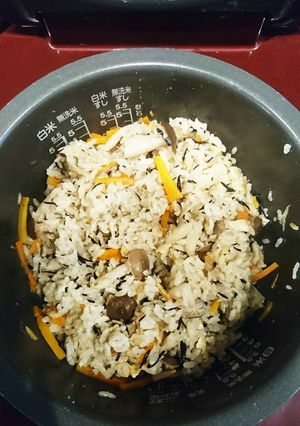 ☆簡単☆しめじとひじきの炊き込みご飯-レシピのメイン写真