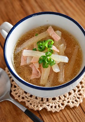 やさしい味でほっとする大根とハムのコンソメスープ-レシピのメイン写真
