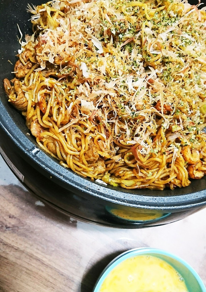 焼きそばを生たまごで-レシピのメイン写真