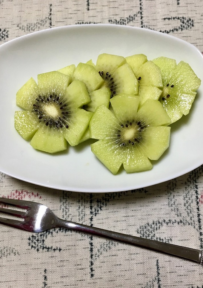 キウイの飾り切り-レシピのメイン写真