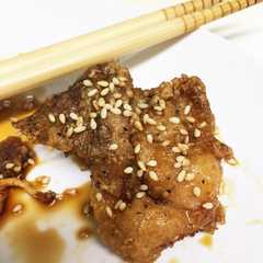 รูปของ 甘辛手羽先風☆香ばしい鶏肉ごま揚げ