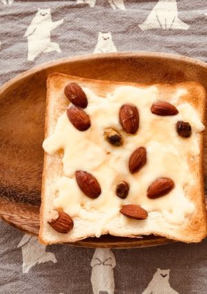 贅沢な朝☆チーズハニーナッツトースト-レシピのメイン写真
