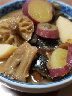 天然キノコ2種と芋2種の田舎風味噌煮-レシピのメイン写真