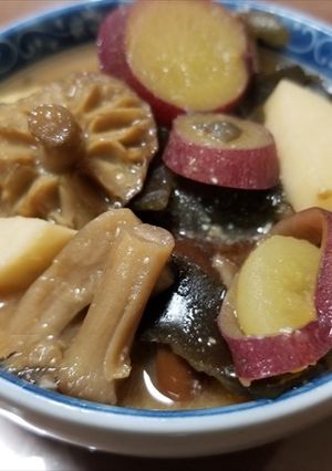 天然キノコ2種と芋2種の田舎風味噌煮-レシピのメイン写真