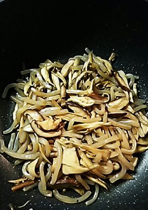 便秘解消、時短こんにゃくとキノコの炒め物-レシピのメイン写真
