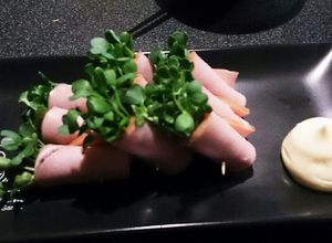 おつまみに、弁当の彩りに！カイワレハム☆-レシピのメイン写真