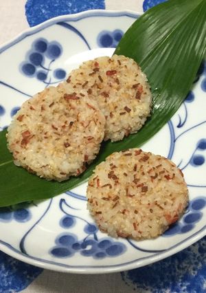 残りご飯➕カニカマde香ばし焼きおにぎり-レシピのメイン写真