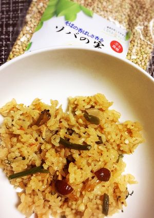 餅で簡単!山菜とそばの実の炊込みおこわ風-レシピのメイン写真