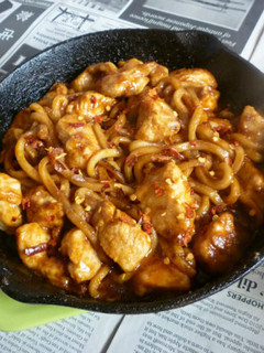 チキンたっぷり焼きうどん・トマトソース味-レシピのメイン写真