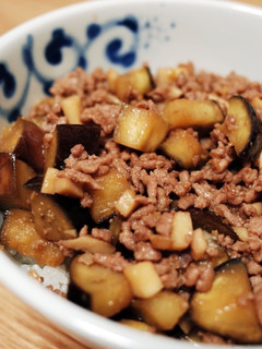 ご飯がすすむ!なすとひき肉の生姜焼き丼-レシピのメイン写真